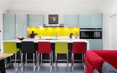 lm180209020 w1300 Kesseler An unmissable multi-coloured kitchen