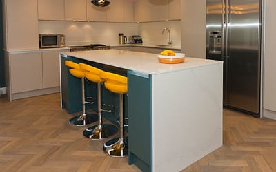 yellow stool crop w2000 Kesseler Vanquish in Cashmere