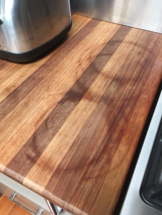 scorched-worktop-min burned worktop