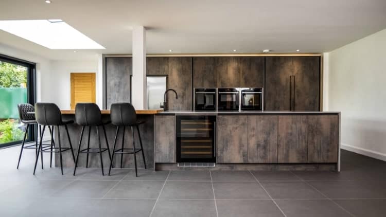 made-to-measure-modern-kitchen-min Made to measure kitchen in a modern style