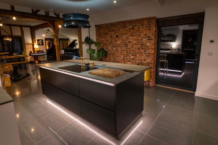 Vanquish-Luxury-Kitchen-Southend-IMG-916 handleless kitchen island