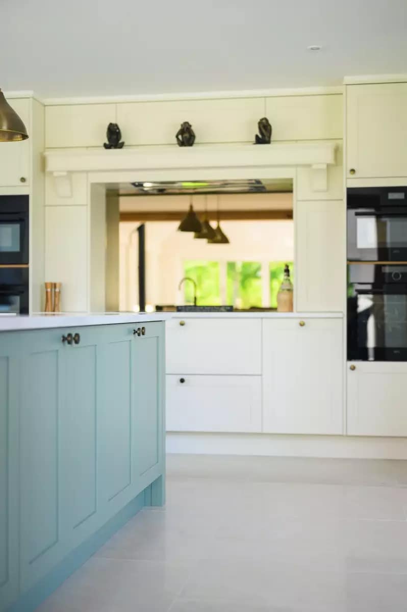 Aldbury-Brooklands_025 painted shaker kitchen